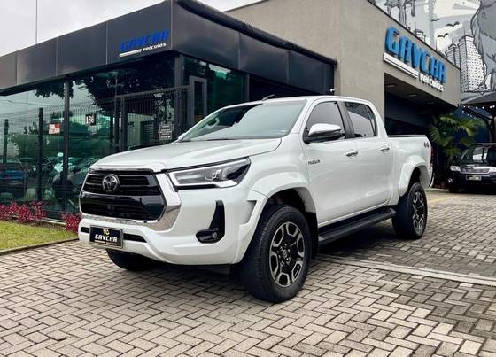 TOYOTA HILUX 2.8 D-4D TURBO DIESEL CD SRX PLUS 4X4 AUTOMÁTICO TOYOTA HILUX 2.8 D-4D TURBO DIESEL CD SRX PLUS 4X4 AUTOMÁTICO